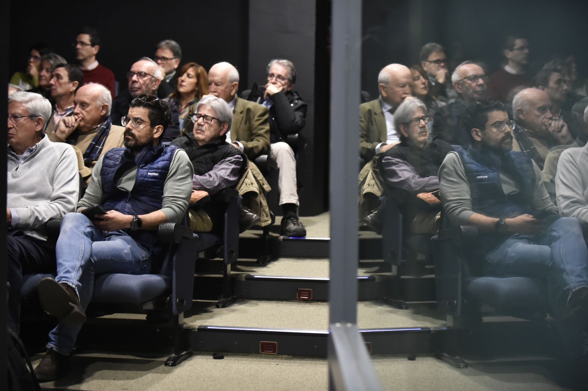 Las imágenes del cirujano José Manuel Rodríguez en el Aula de Cultura de LA VERDAD