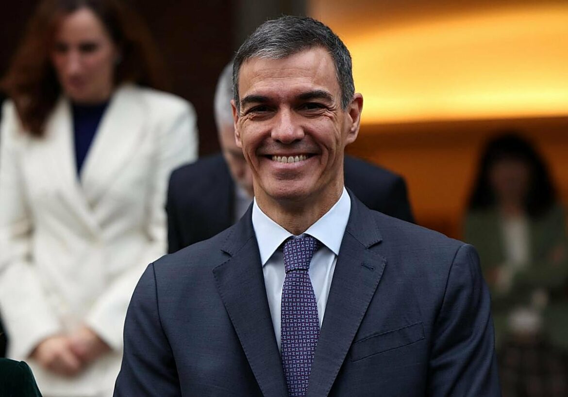 Sánchez se reivindica ante su militancia como dique ante «la violación de la legalidad internacional en Venezuela»