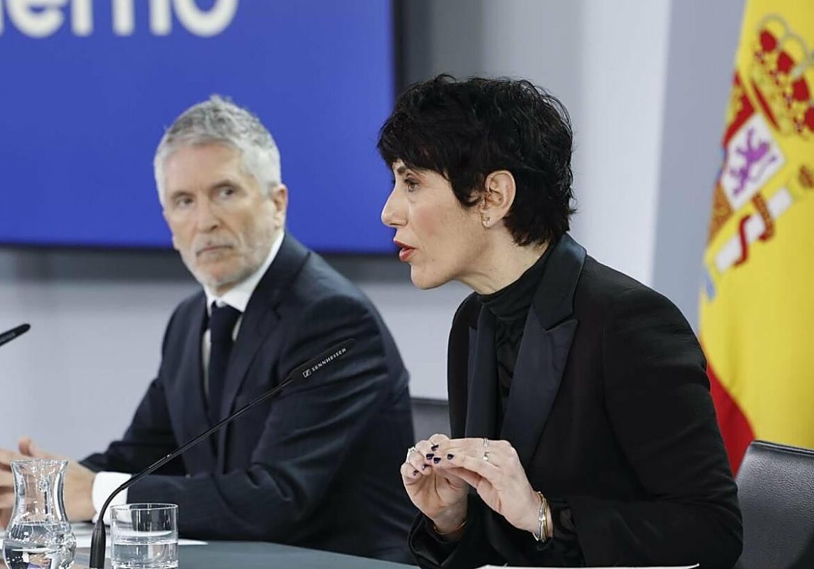 El Gobierno aprueba este martes regularizar a más de medio millón de inmigrantes por real decreto