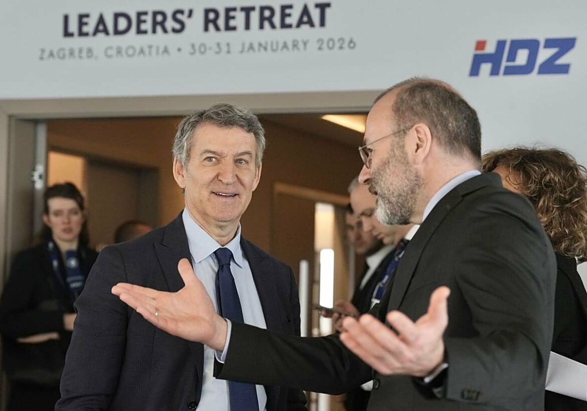 Feijóo involucra al PP europeo en su ofensiva contra Sánchez por Adamuz y la inmigración