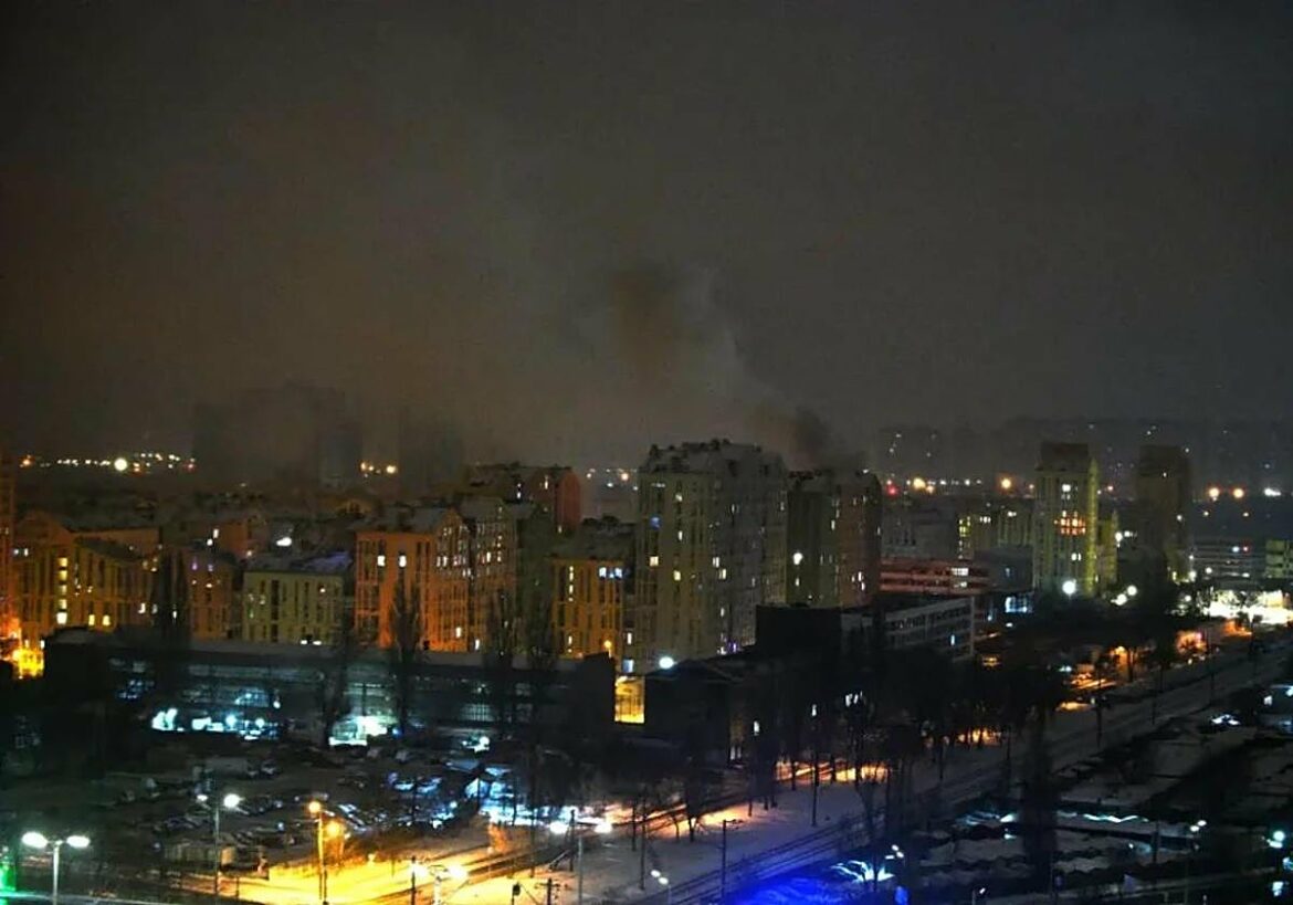 Rusia ataca a Ucrania con un misil balístico hipersónico y mata a cuatro personas