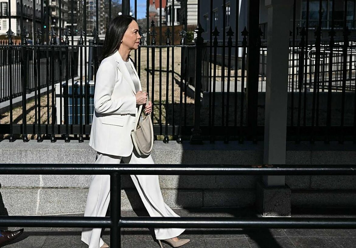 Machado llega a la Casa Blanca para definir su papel en la nueva Venezuela sin Maduro