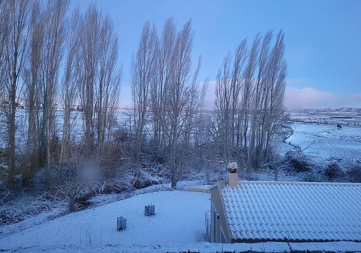 Imagen principal - Madrugada de nieve en la Región de Murcia: el Noroeste se tiñe de blanco