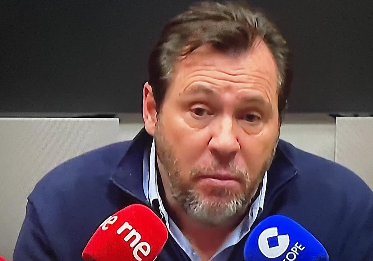 El ministro Puente comparece tras el accidente.