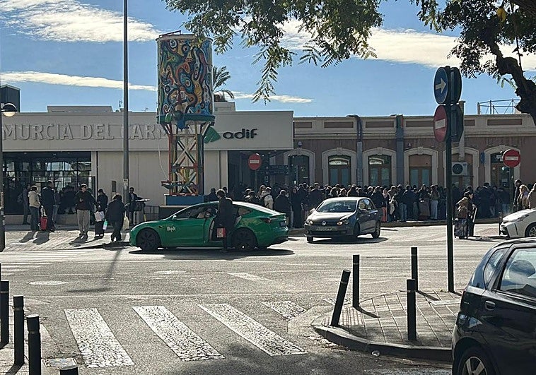 La cancelación por una avería del tren Ouigo de Alicante a Madrid deja en tierra a viajeros de la Región