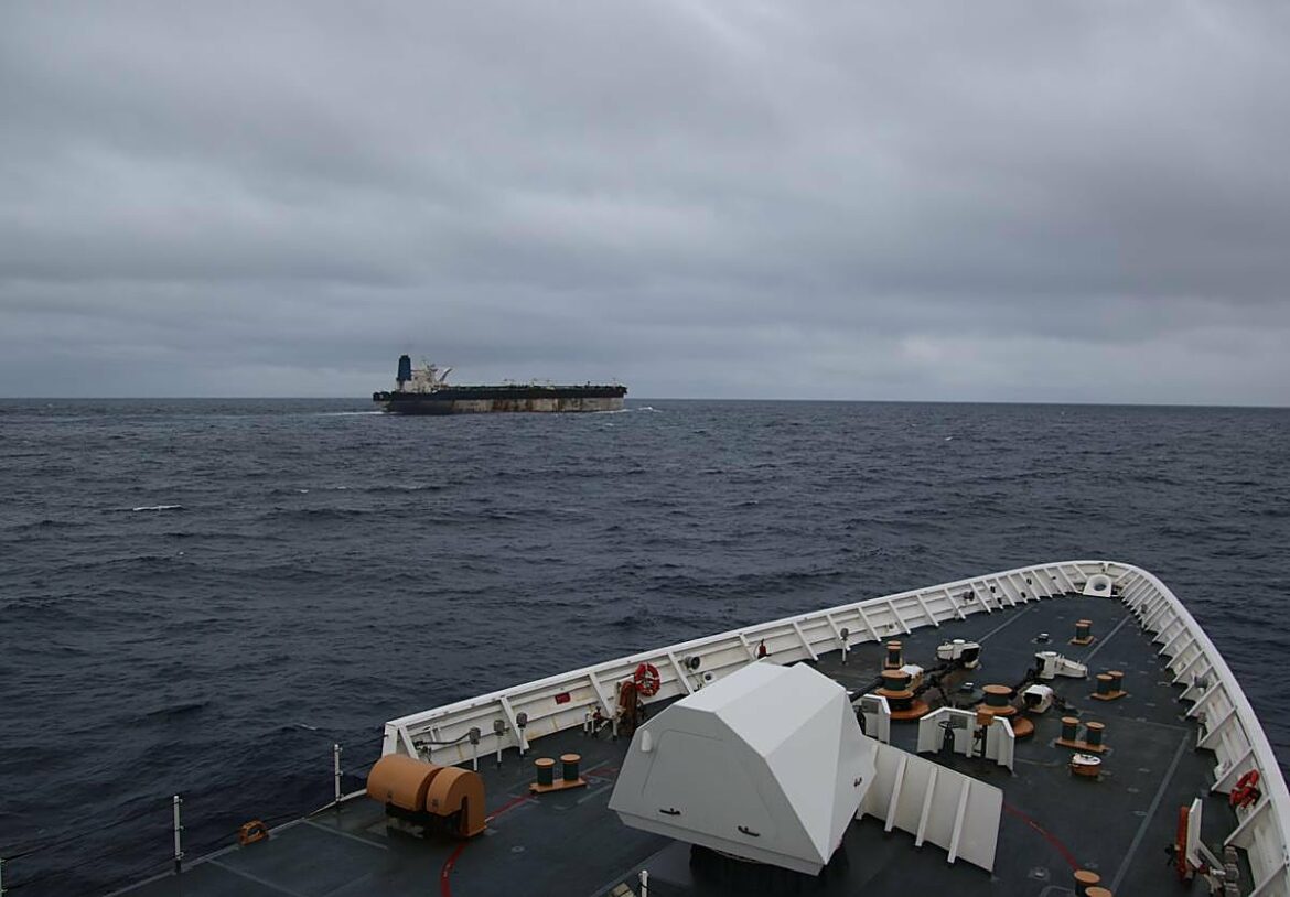 EE UU captura dos petroleros, incluido el barco con bandera rusa que huyó del bloqueo a Venezuela