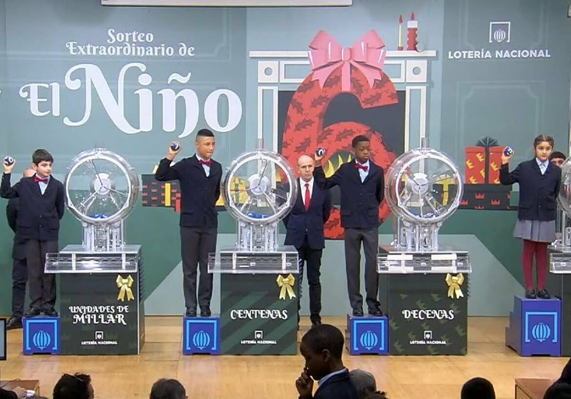 La Lotería del Niño deja un pellizco de su primer premio en dos municipios de la Región