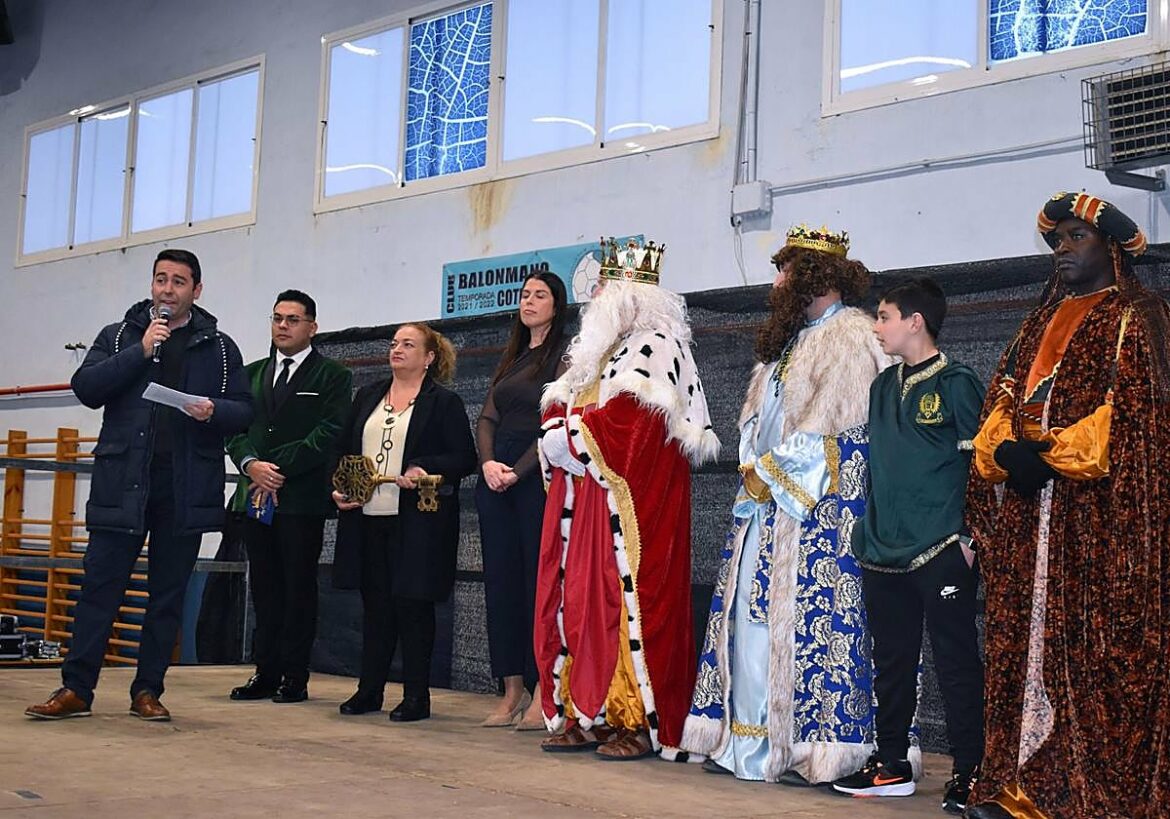 El pabellón municipal de Las Torres de Cotillas acoge la recepción a sus Majestades de Oriente