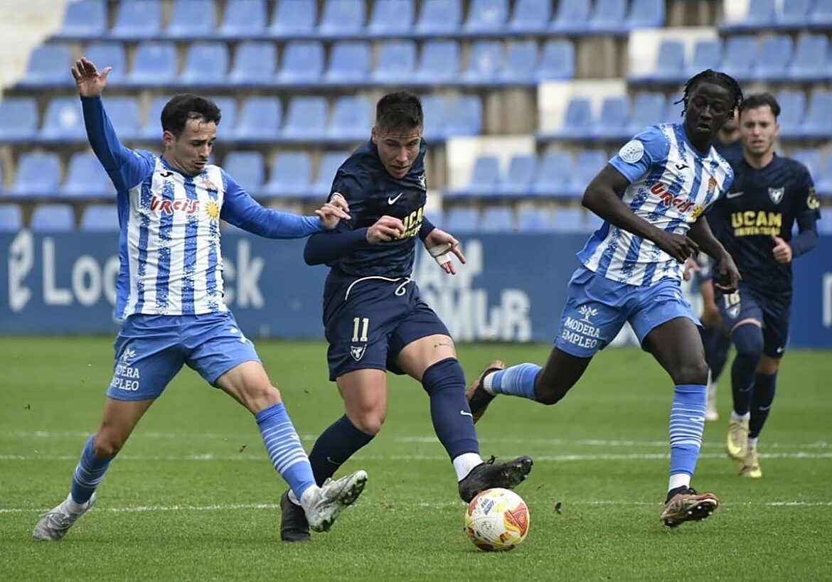 Meritorio triunfo del UCAM contra el Águilas que aprieta el liderato