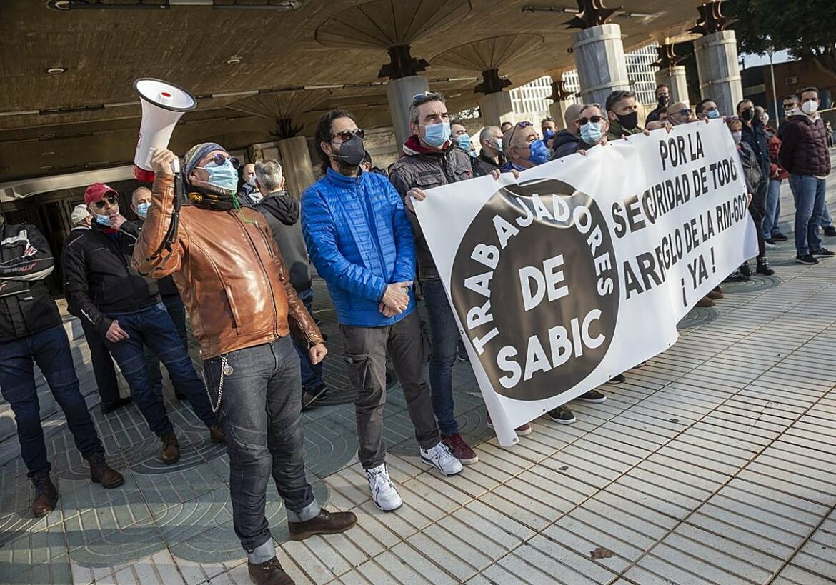 Los trabajadores de Sabic cortarán el Paseo Alfonso XIII de Cartagena este martes durante la manifestación