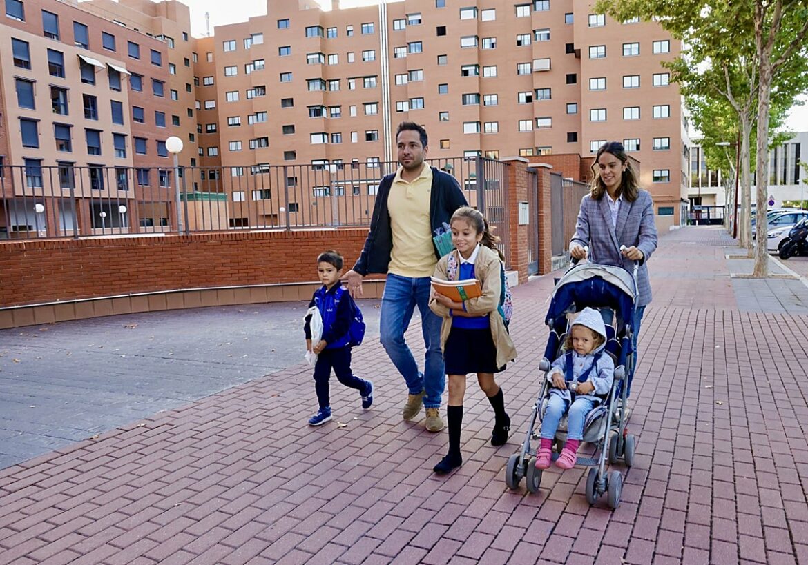 Todas las familias de España podrían cobrar 200 euros mensuales por cada hijo menor de edad