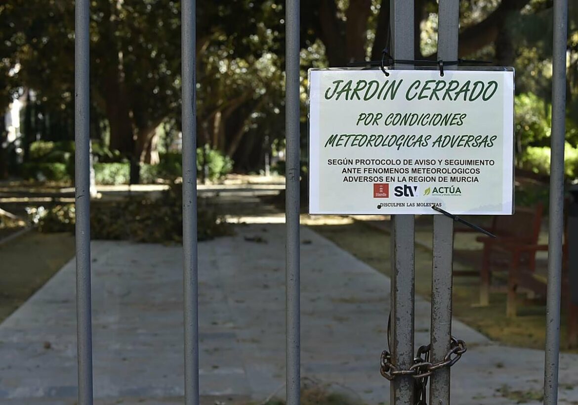 Aemet eleva el aviso naranja por vientos a casi toda la Región este sábado