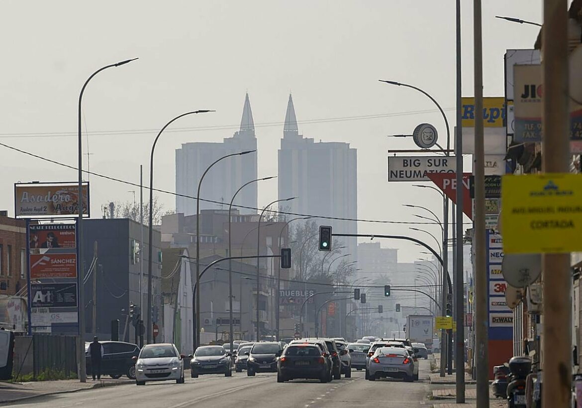 Una masa de aire africano empeora la calidad del aire en varios puntos de la Región
