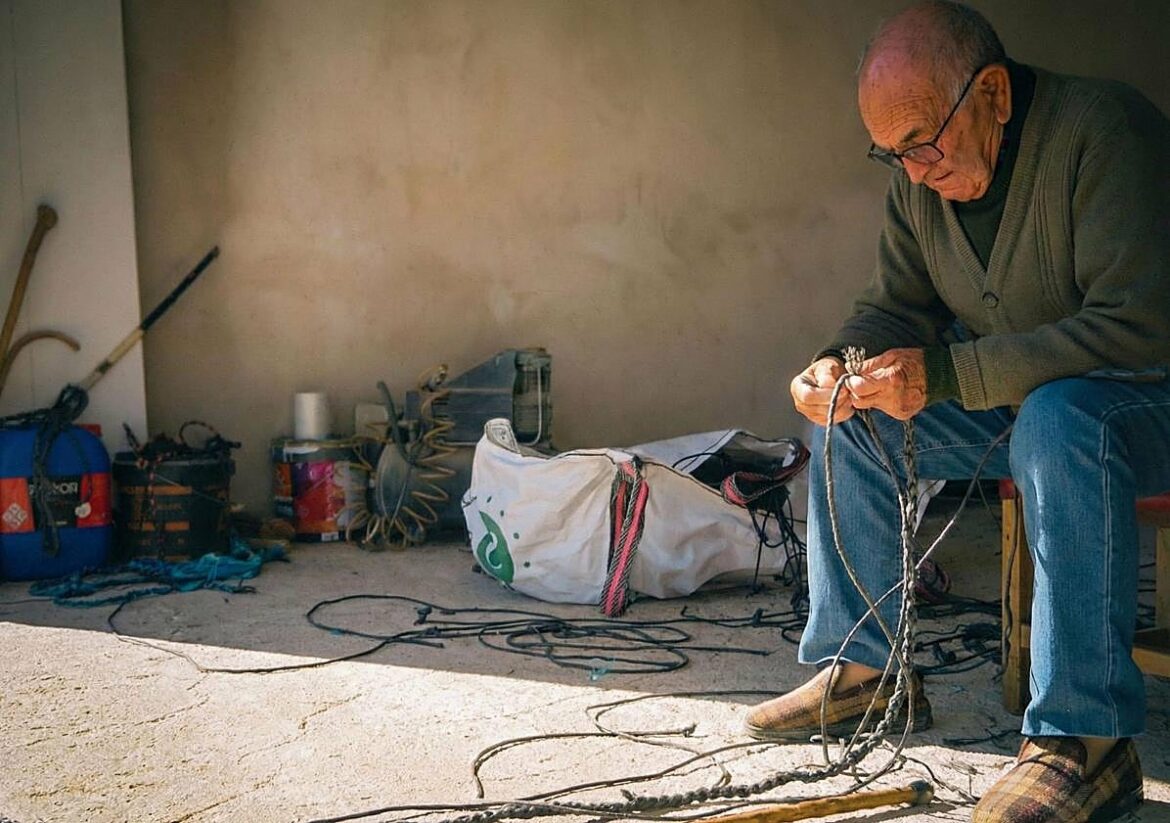El anciano que trenza en Moratalla la cuerda más larga del mundo a sus 92 años: «Me hace sentir que todavía valemos para algo»
