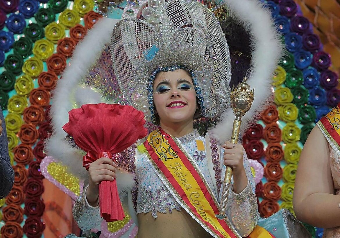 Paloma Morales se hace con la corona infantil del Carnaval de Cartagena