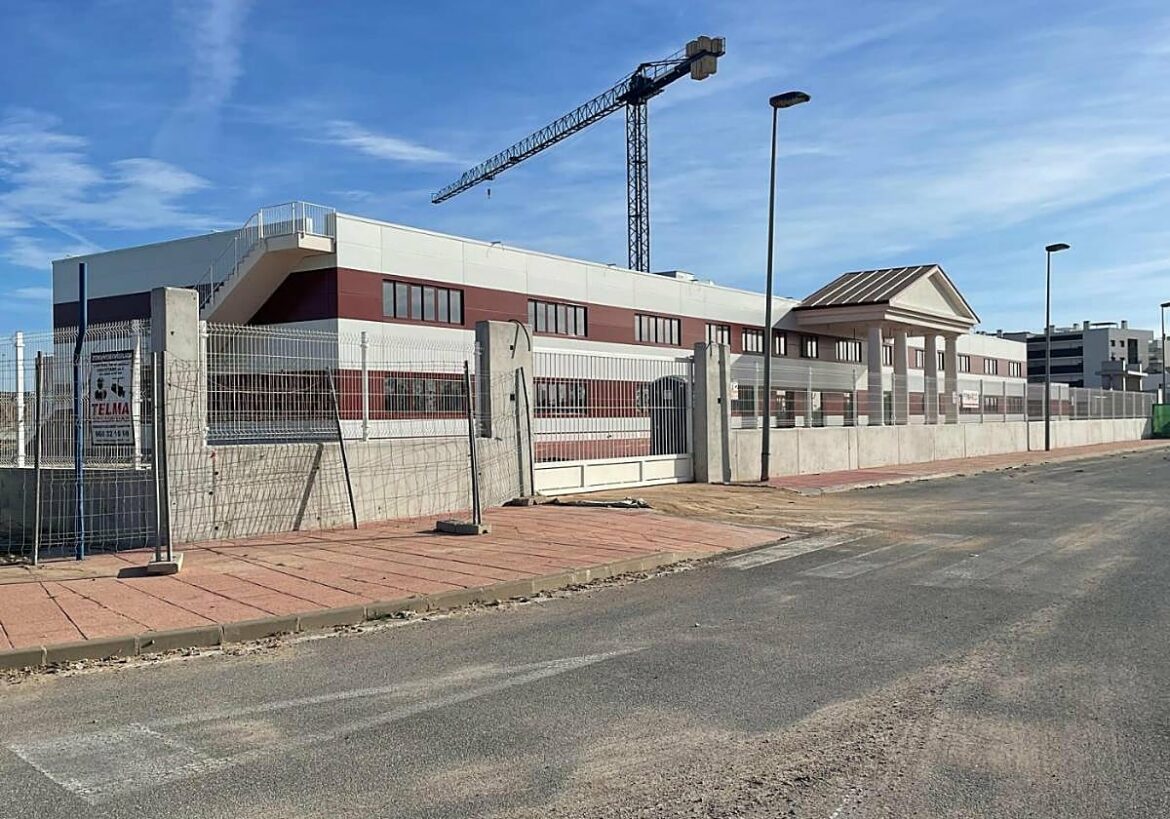 Los socios del colegio Thales de San Javier denuncian a esta fundación por presunto fraude