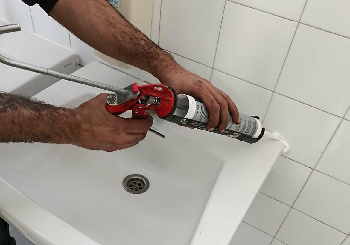 Los padres logran que se reparen los desperfectos en el colegio Antonio Delgado de Murcia