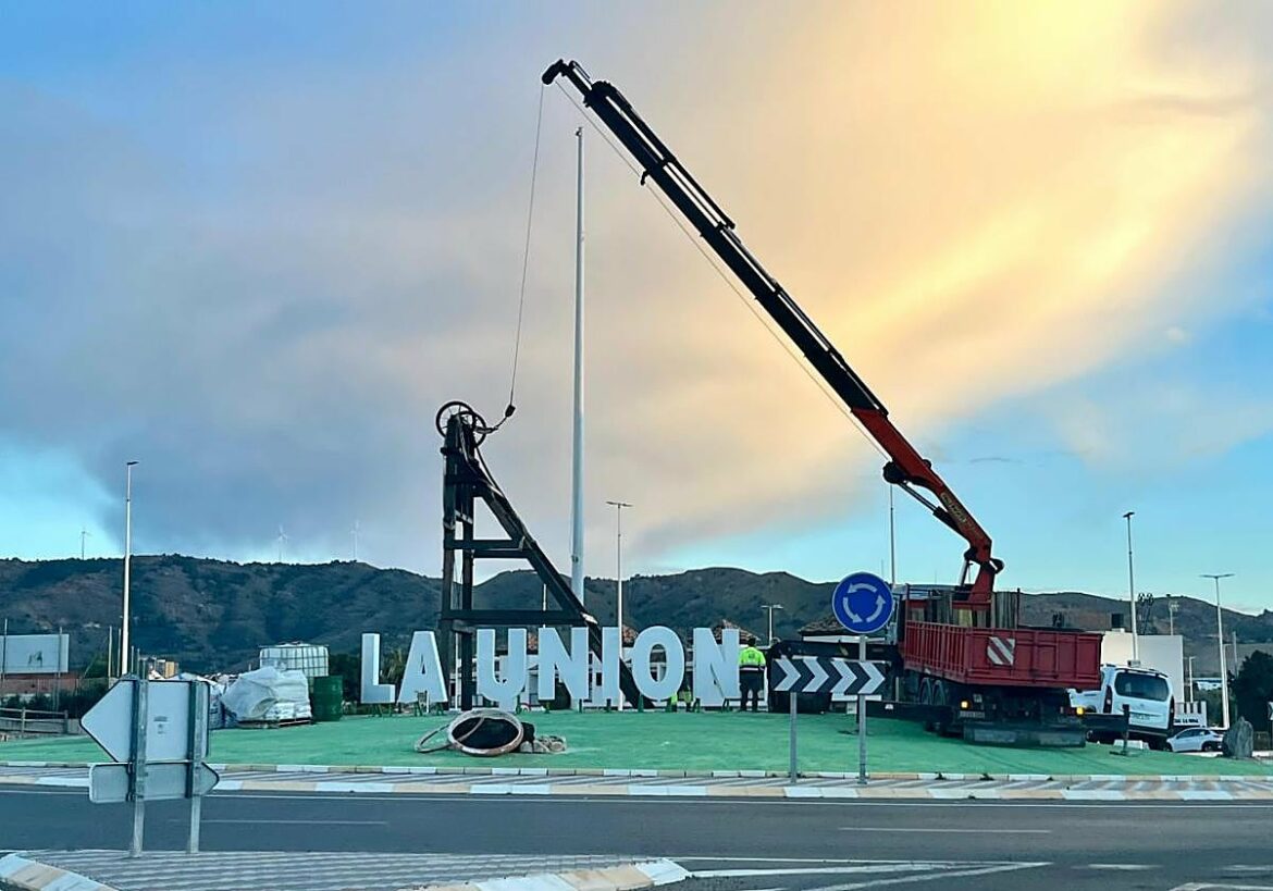Un castillete de La Unión para la rotonda de ‘la bandera’