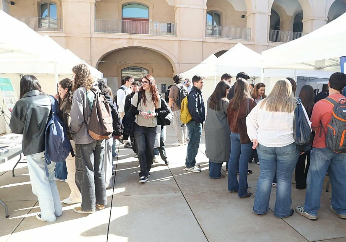 Un centenar de empresas compiten por el talento joven de la Politécnica de Cartagena