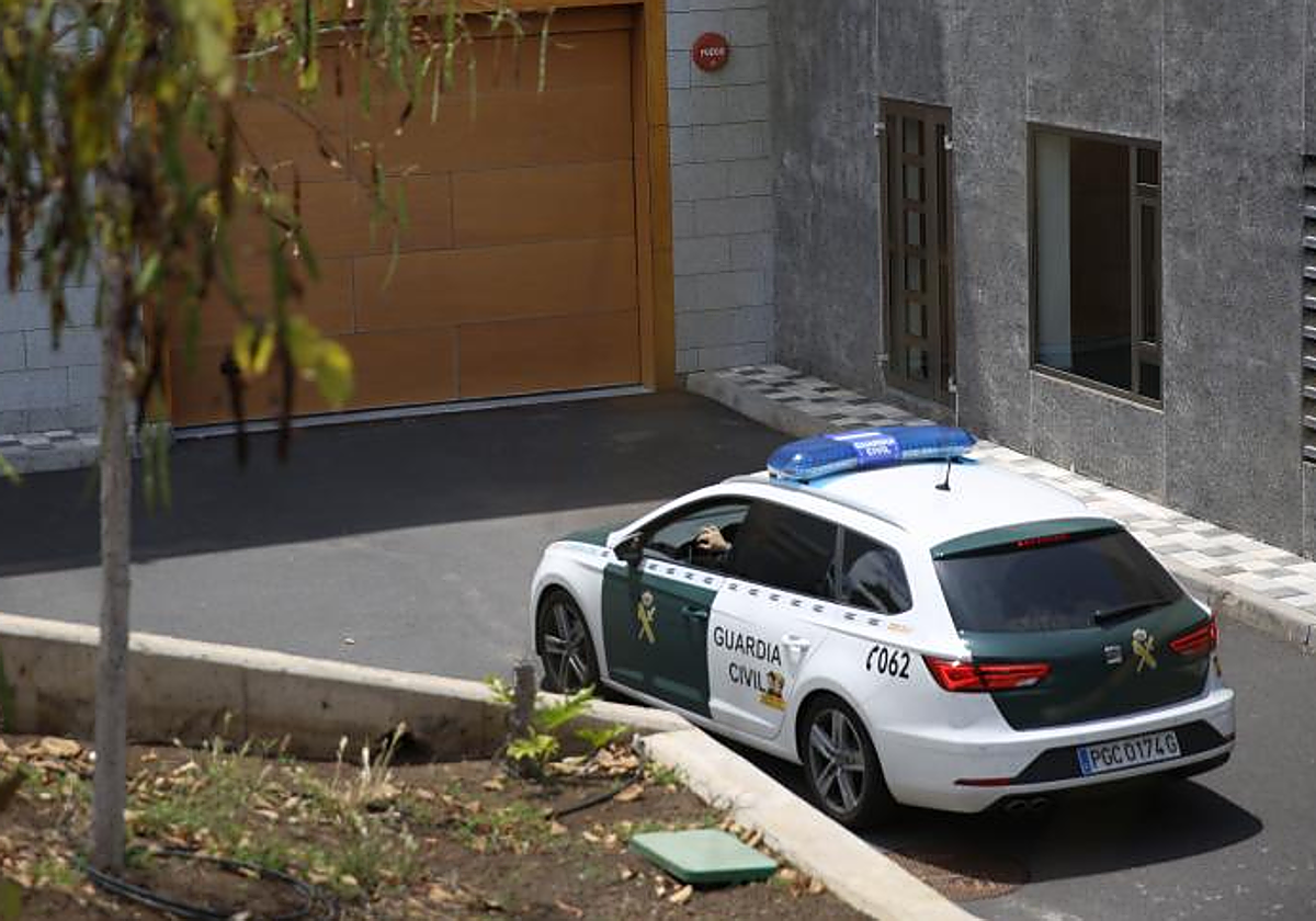 Un coche de la Guardia Civil en Tenerife.