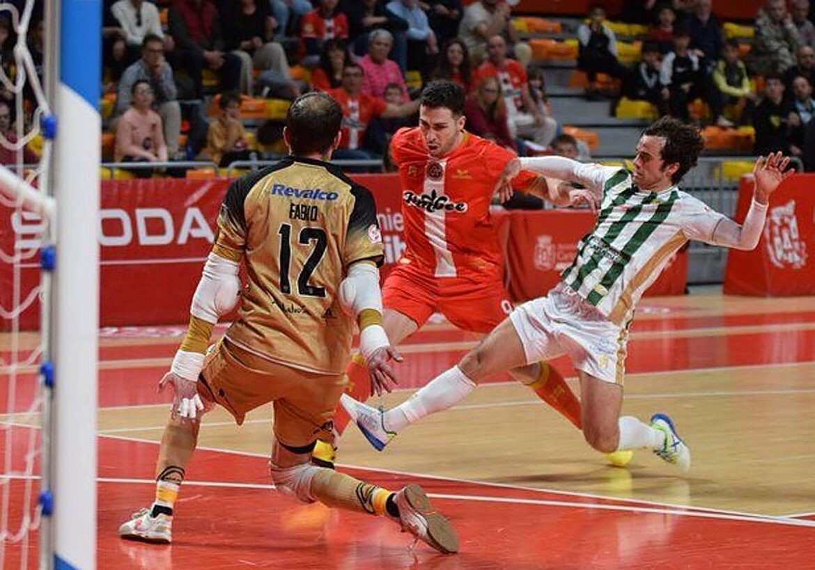 Fútbol sala en estado puro: el Córdoba se lleva la victoria a falta de diez segundos contra el Jimbee