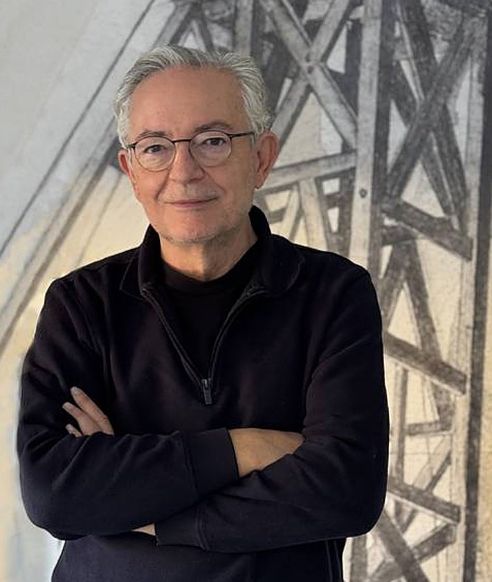 Imagen secundaria 2 - Niños acarreando mineral en una galería del pozo Esperanza; trabajadores de la mina Santa Ana y el investigador y autor del catálogo Mariano C. Guillén.