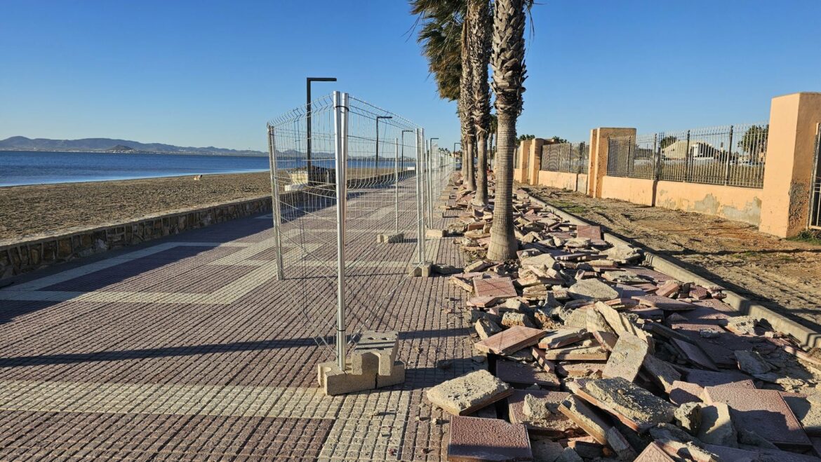 Los Alcázares inicia las obras del carril bici de su Paseo Marítimo