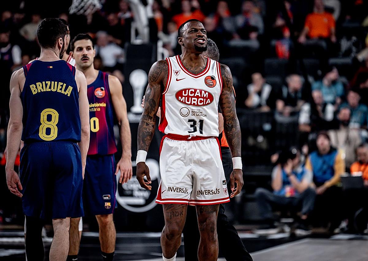 Imagen secundaria 1 - Varios instantes del partido. 