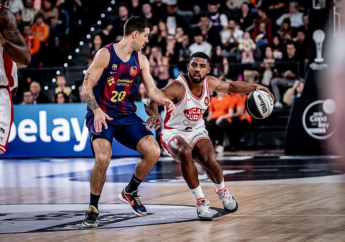 Imagen principal - Varios instantes del partido. 