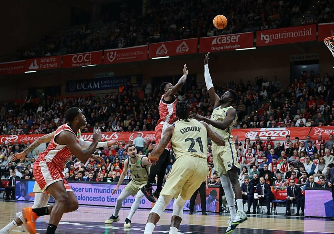 El UCAM de los imposibles lo vuelve a hacer: gana por segunda vez al Barça (84-83)