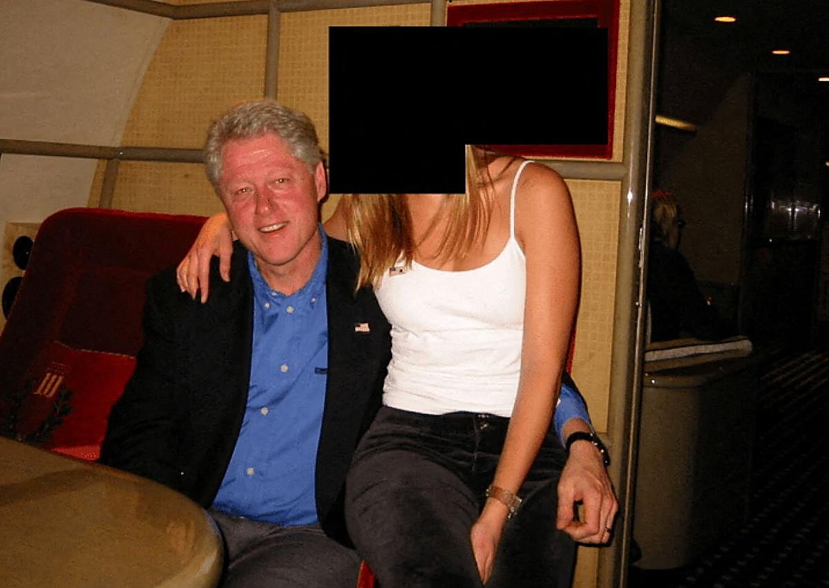 Imagen secundaria 1 - Bill Clinton comparece ante el Congreso por el 'caso Epstein': «No vi nada ni hice nada malo»