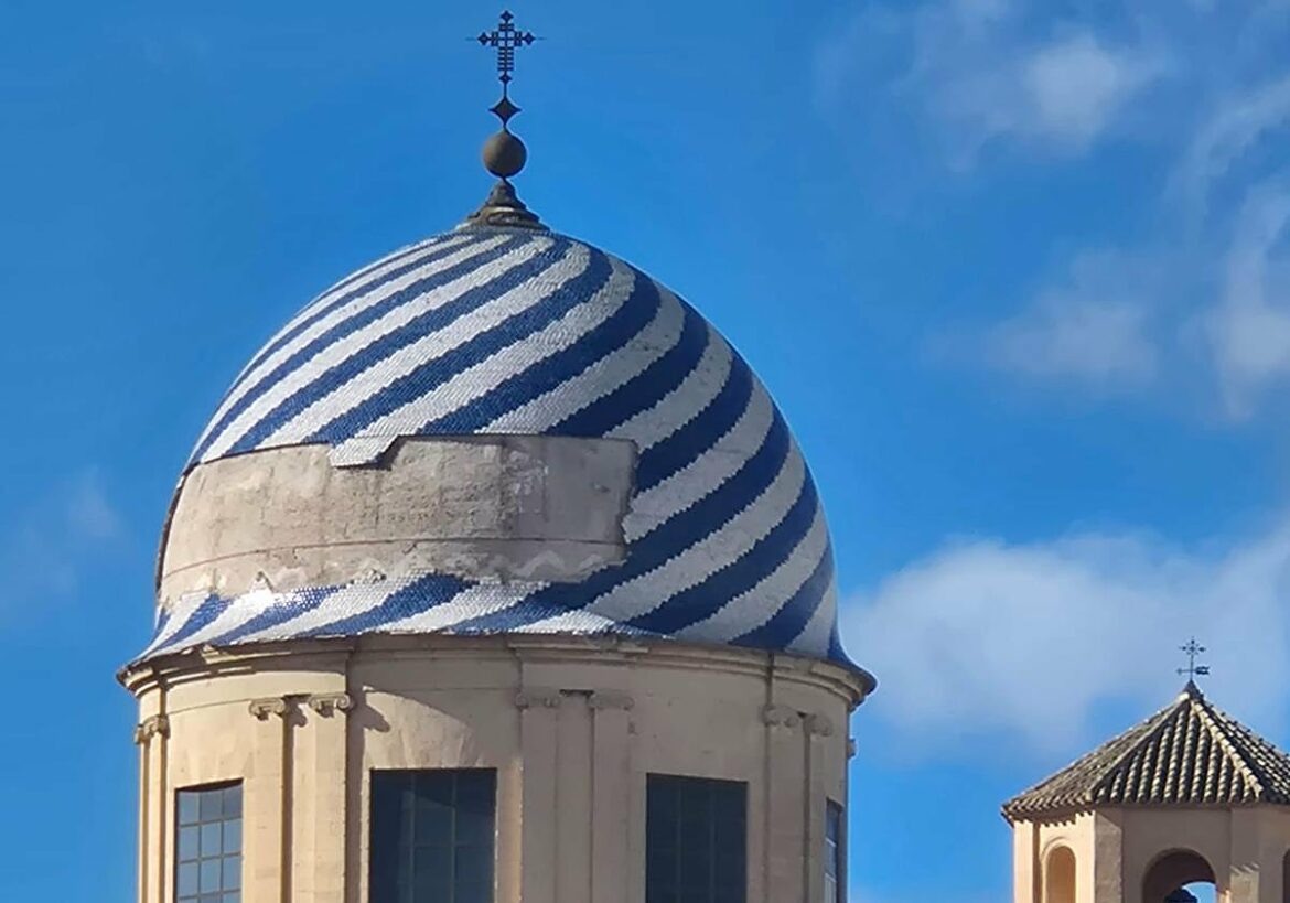 El temporal de viento provoca daños en la Basílica de Purísima de Yecla