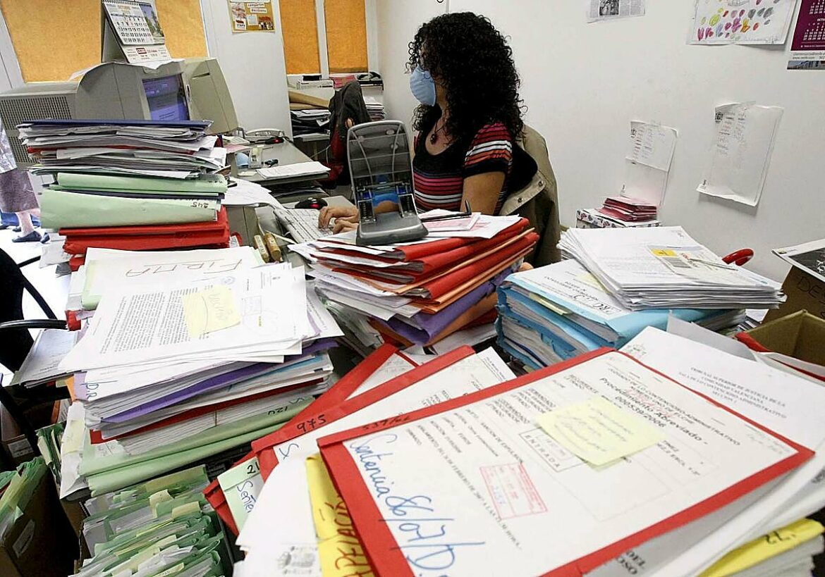 Los 250.000 funcionarios del Estado recortarán su jornada a 35 horas en marzo