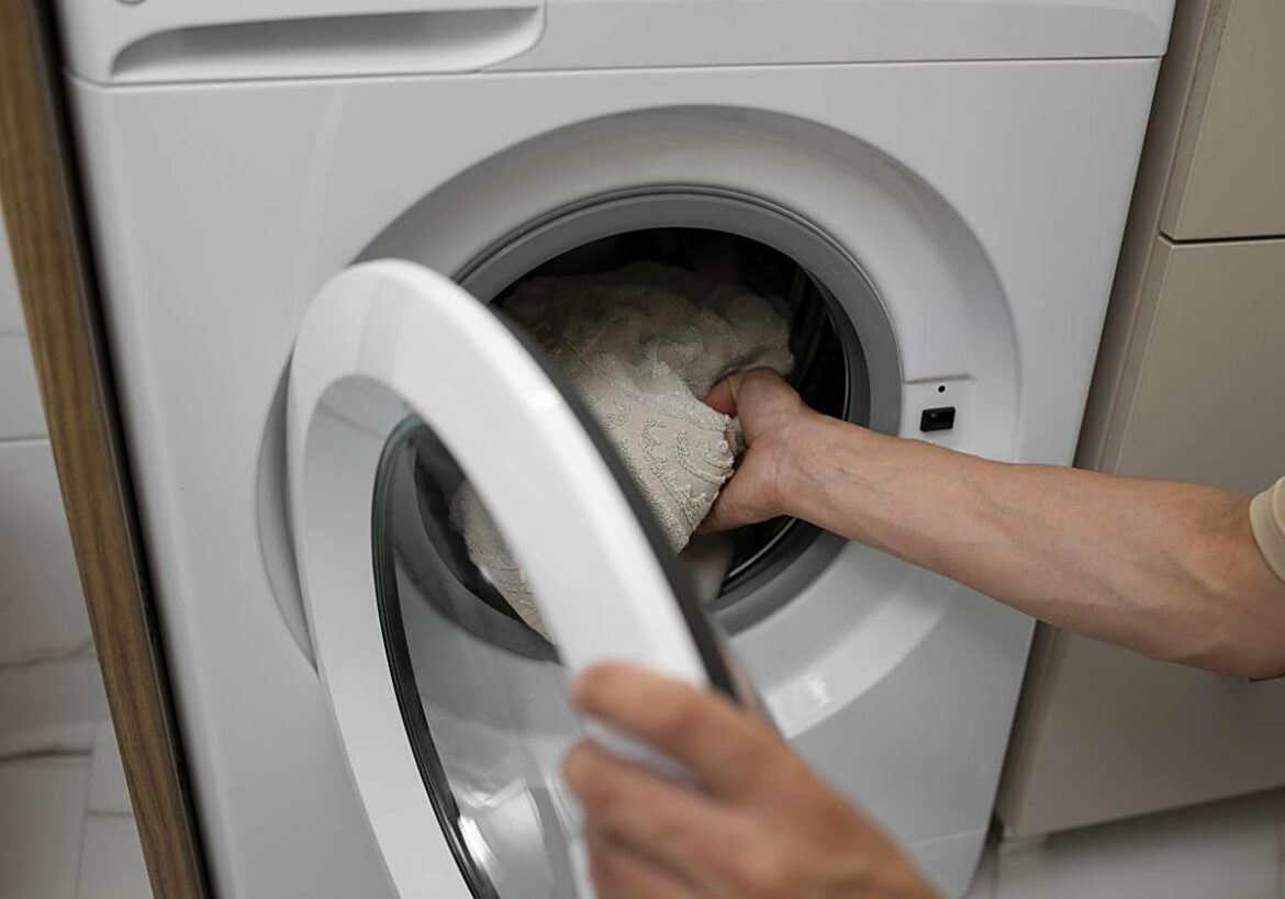 Tu lavadora esconde estos tres trucos que te ahorrarán dinero, tiempo y agua