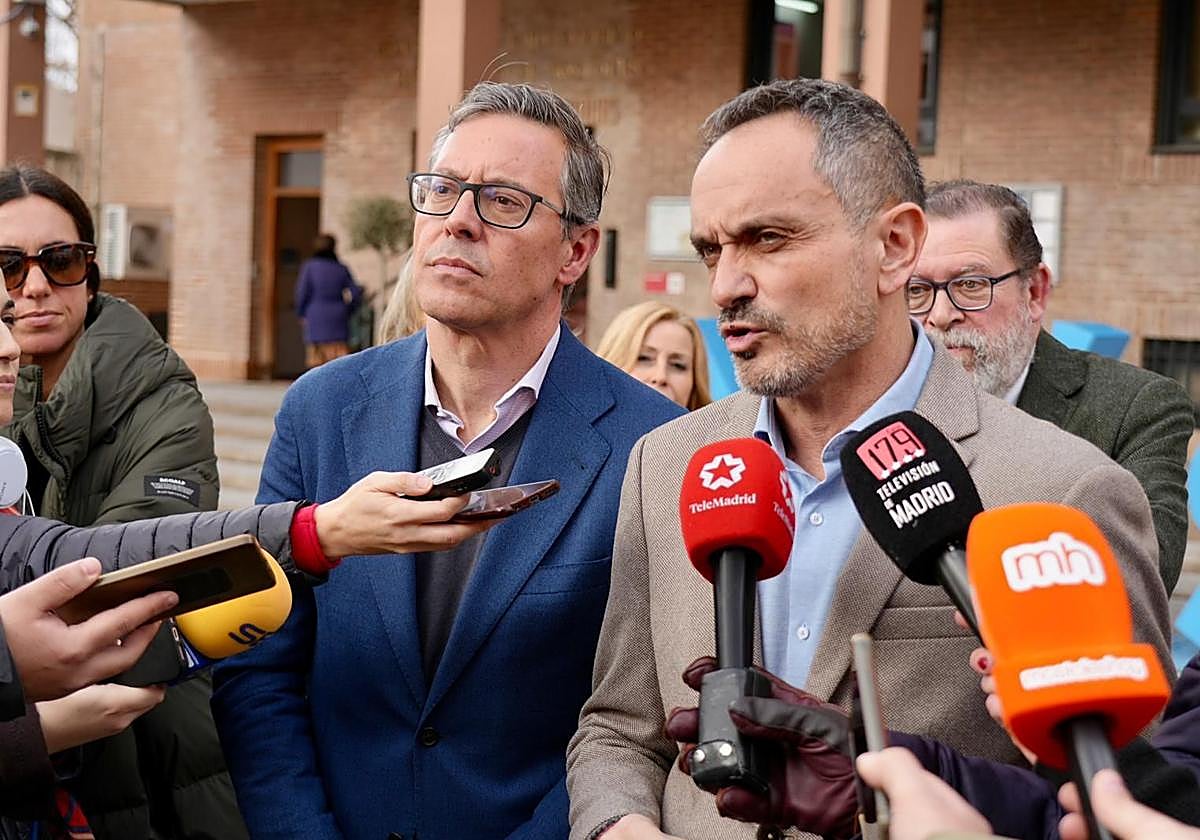 El alcalde de Mostoles, Manuel Bautista, junto a Alfonso Serran.