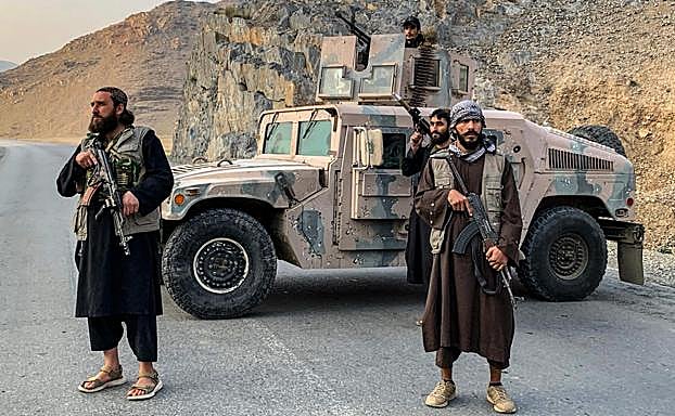 Pakistán declara la «guerra» a Afganistán, bombardea Kabul y Kandahar y reivindica 133 muertes