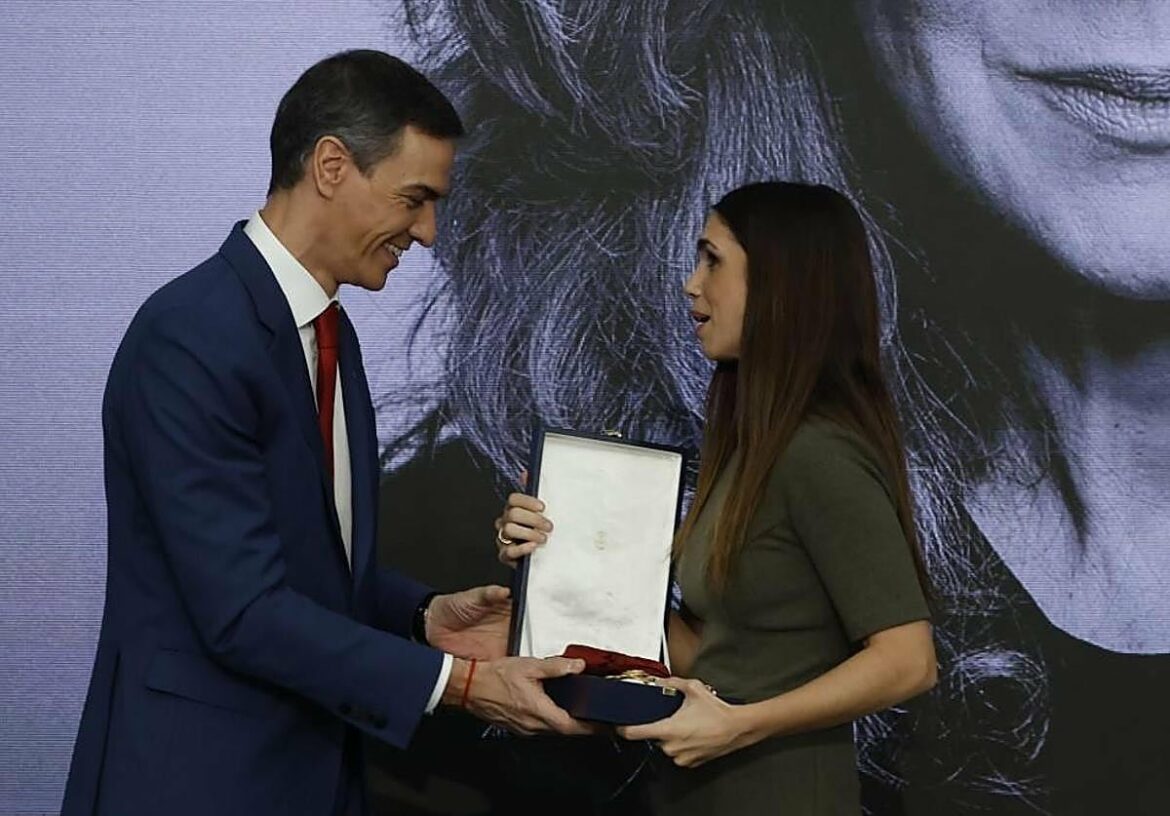 Sánchez vuelve a cargar contra «el odio» en las redes en el homenaje a los 600 años del pueblo gitano en España