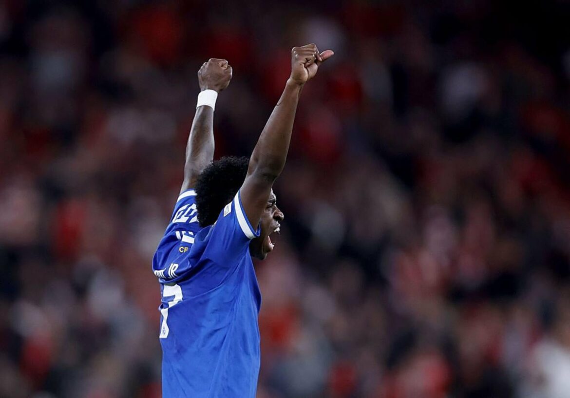 Vinicius enciende la luz para encarrilar el pase del Real Madrid a octavos