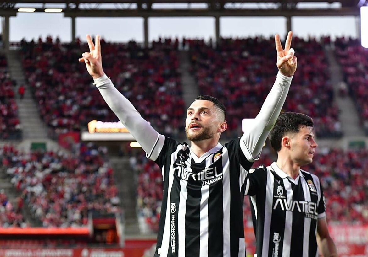 Yanis Rahmani cae de pie para el Cartagena y sigue de dulce