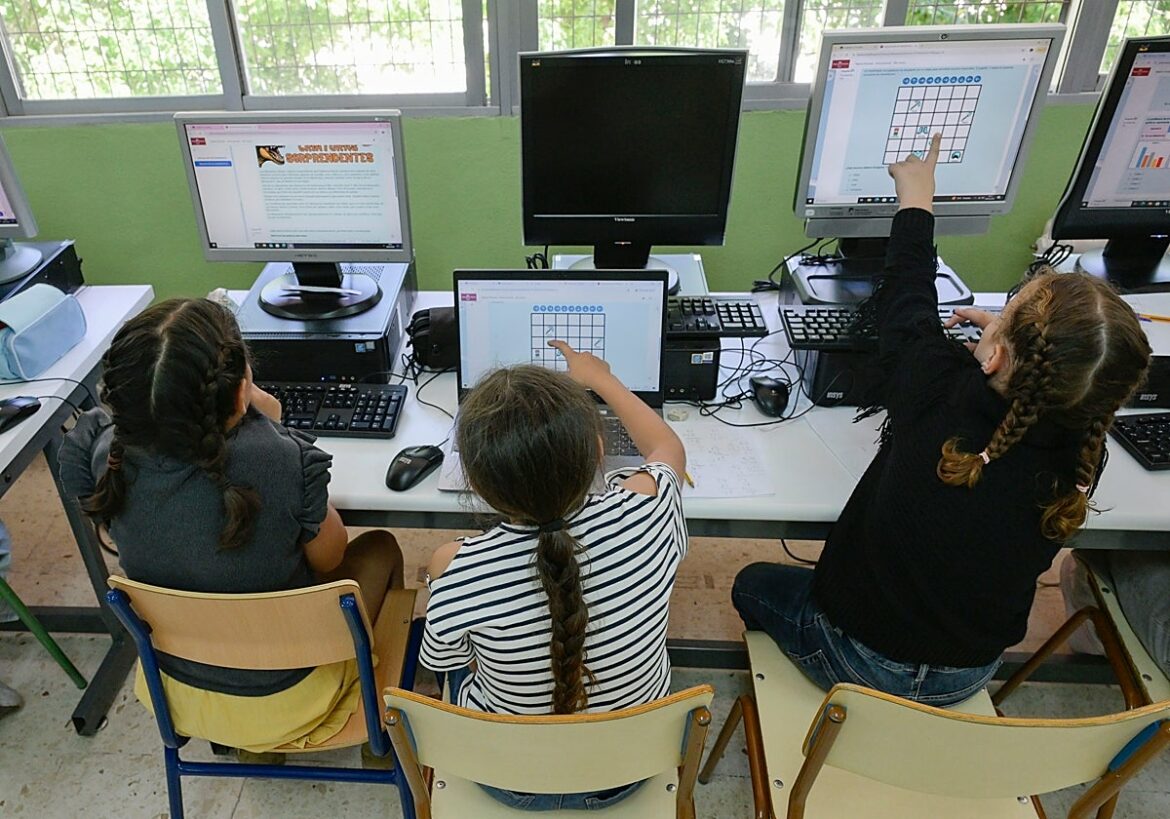 La Región eleva un 10% su inversión en Educación y es la segunda que más crece del país