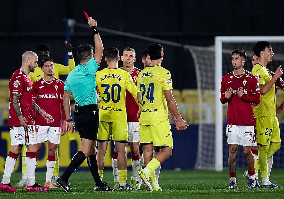 Los claroscuros de Joao Palmberg en el curso que debía ser de su confirmación en el Real Murcia
