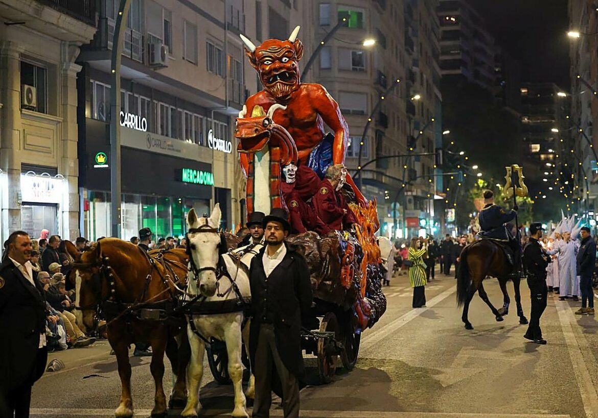 Un salto centenario rememora en Murcia el renacer sardinero de 1919