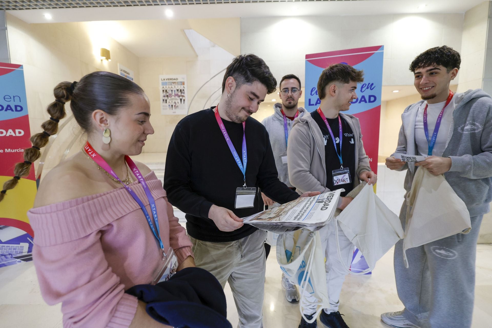 La visita del centro Xstart Formación a LA VERDAD, en imágenes