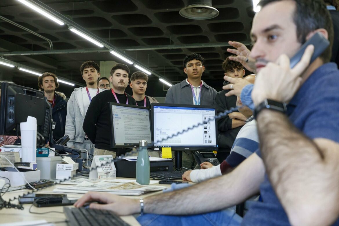 La visita del centro Xstart Formación a LA VERDAD, en imágenes