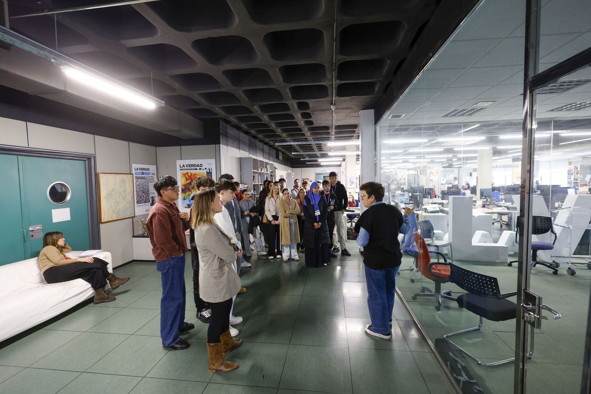 La visita del centro Xstart Formación a LA VERDAD, en imágenes