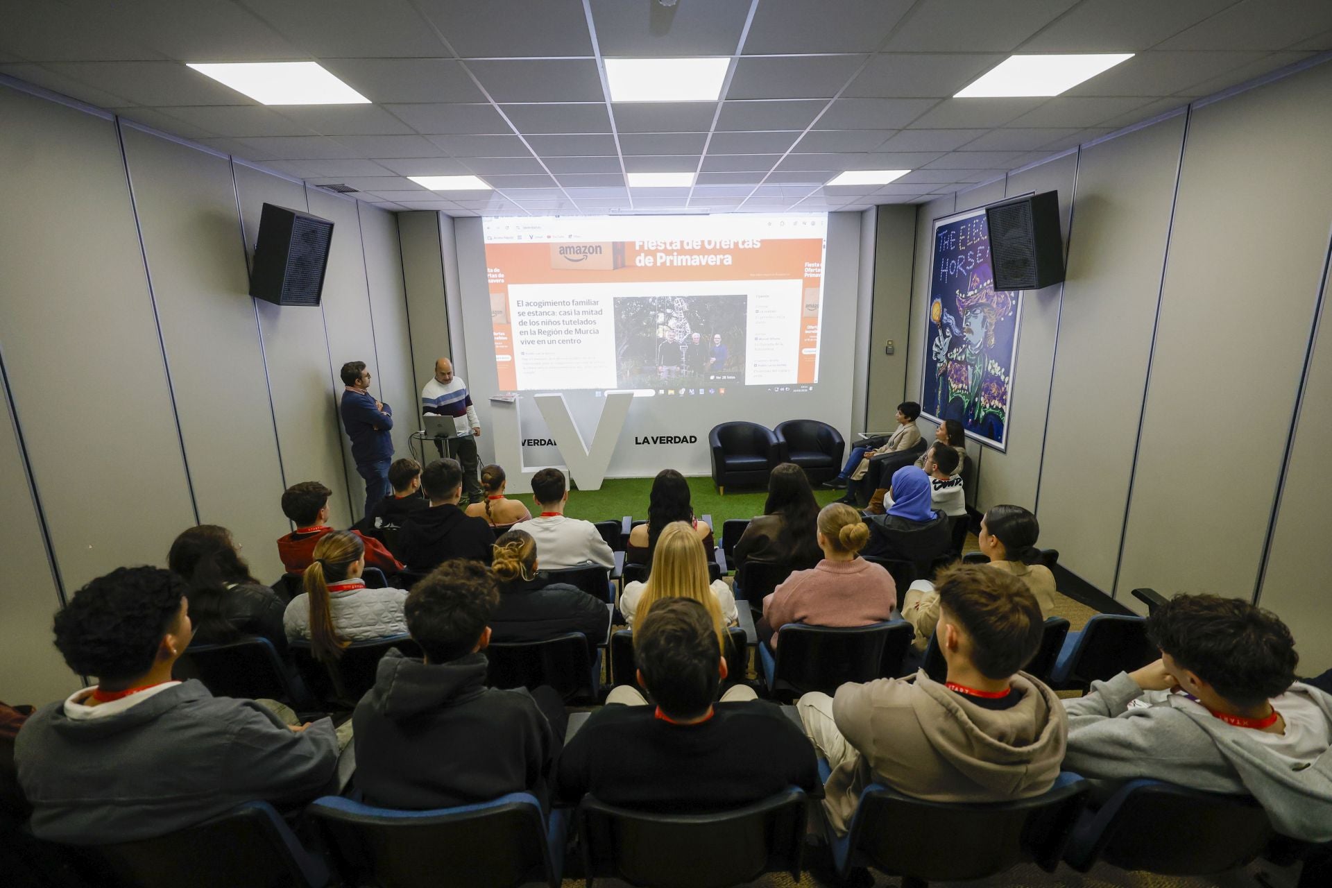 La visita del centro Xstart Formación a LA VERDAD, en imágenes