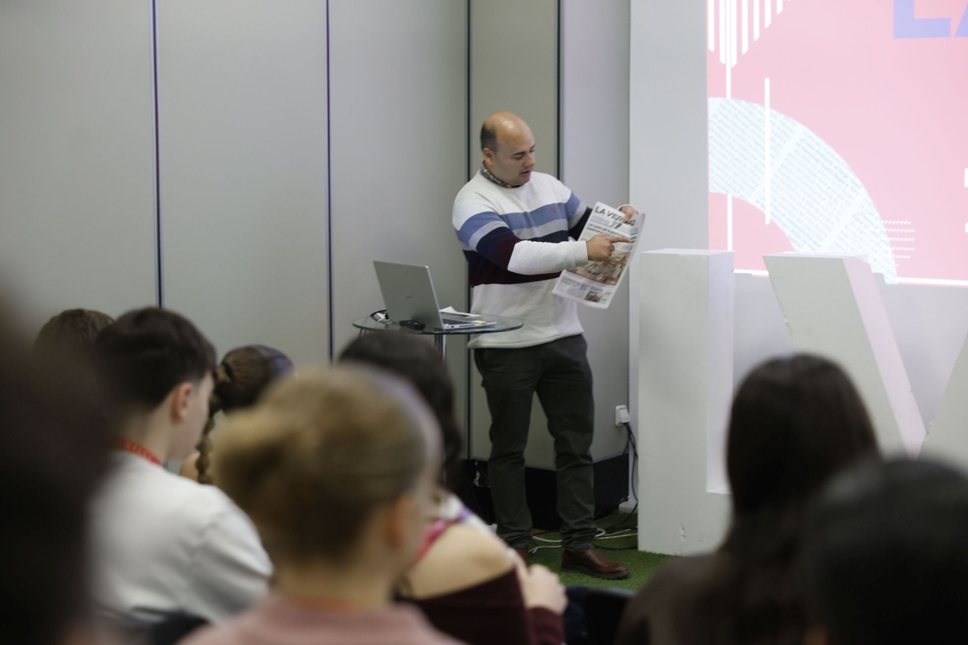 La visita del centro Xstart Formación a LA VERDAD, en imágenes