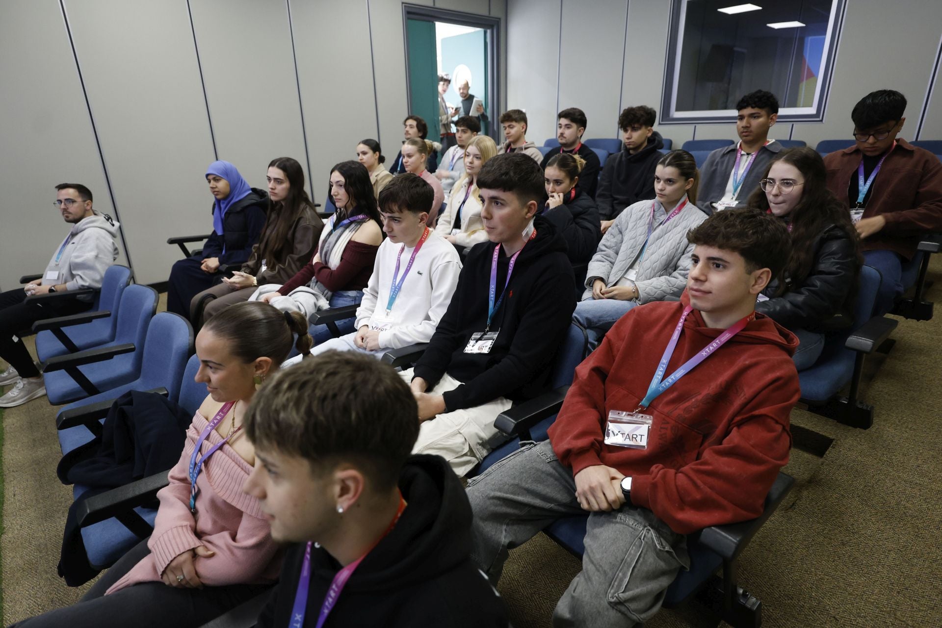 La visita del centro Xstart Formación a LA VERDAD, en imágenes