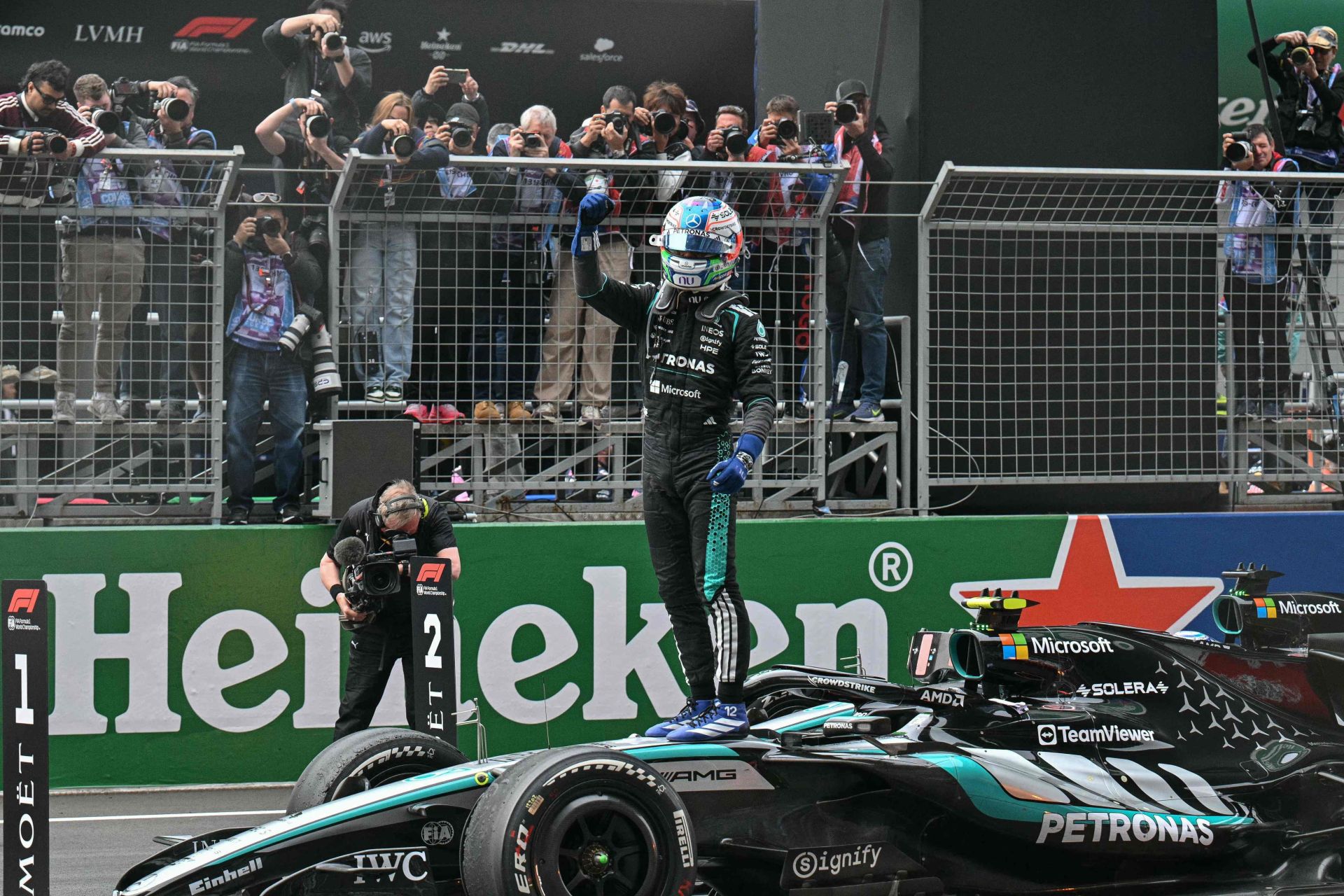 Kimi Antonelli celebra su primera victoria en la F1.