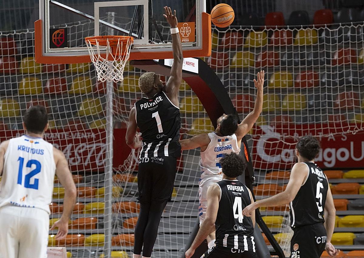 Imagen secundaria 1 - El Caesa Cartagena se agarra a un hilo de esperanza